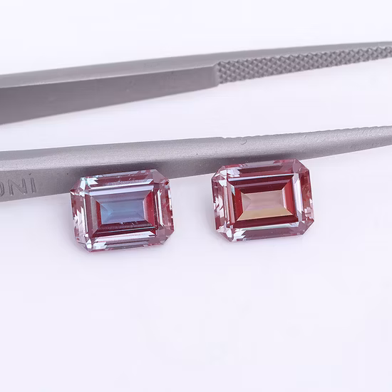 Pedras Preciosas Sintéticas Alexandrita com Corte de Esmeralda e Corte de Esmeralda 2022 Certificada Red Lab Grown 2022